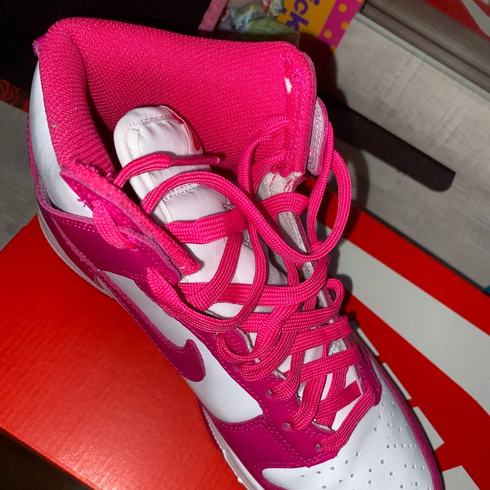 Size 9 women hot pink dunks
